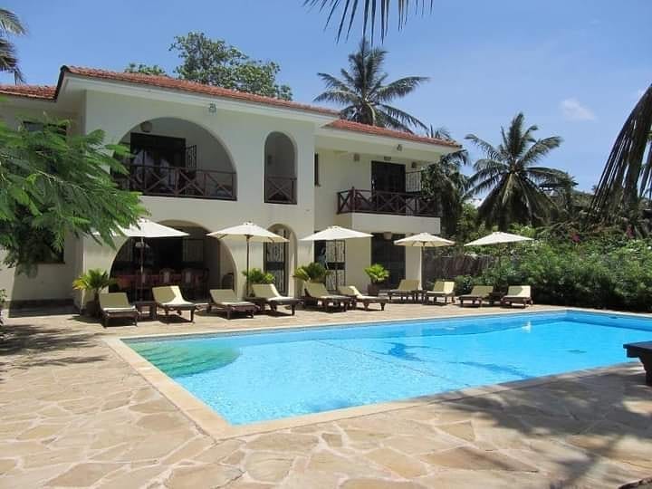 5 Bedroom Neptune Beachfront Villa